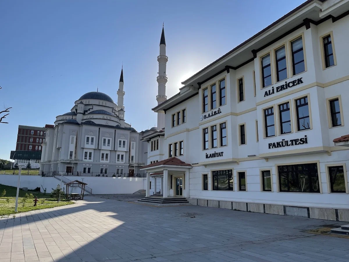 BOLU ABANT İZZET BAYSAL ÜNİVERSİTESİ Kampüs Fotoğrafı