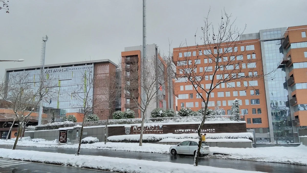 ACIBADEM MEHMET ALİ AYDINLAR ÜNİVERSİTESİ Kampüs Fotoğrafı