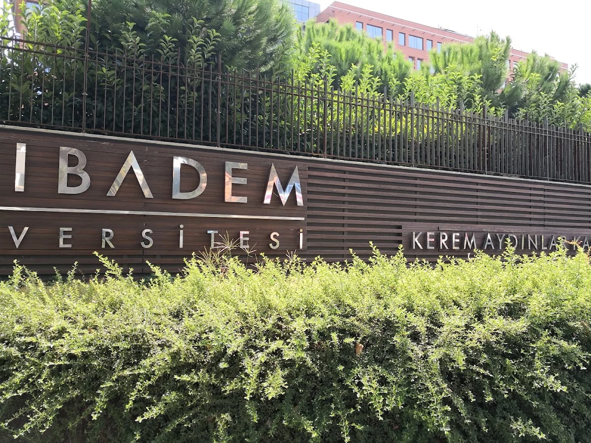 ACIBADEM MEHMET ALİ AYDINLAR ÜNİVERSİTESİ Kampüs Fotoğrafı