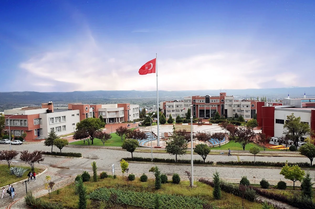 AYDIN ADNAN MENDERES ÜNİVERSİTESİ Kampüs Fotoğrafı
