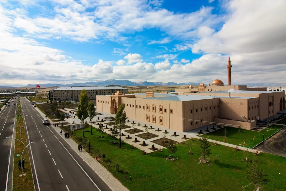 AĞRI İBRAHİM ÇEÇEN ÜNİVERSİTESİ Kampüs Fotoğrafı