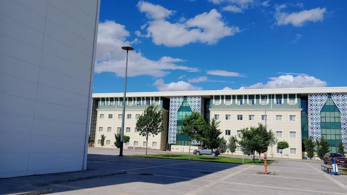 AKSARAY ÜNİVERSİTESİ Kampüs Fotoğrafı