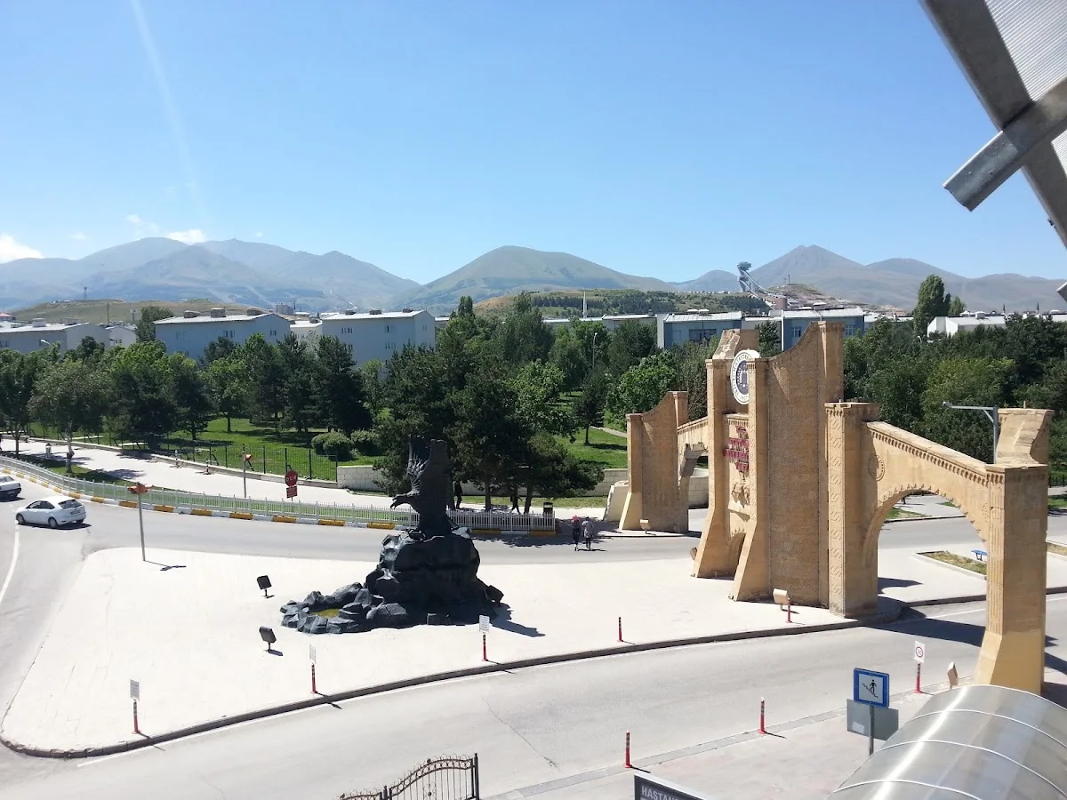 ATATÜRK ÜNİVERSİTESİ Kampüs Fotoğrafı