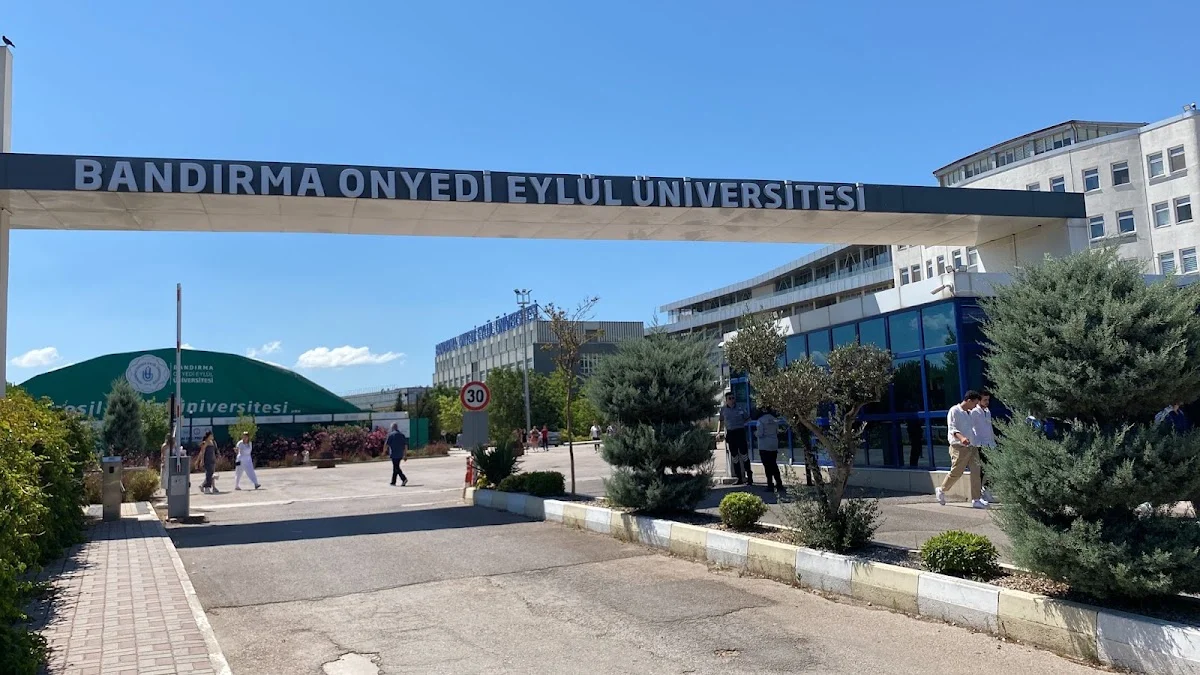 BANDIRMA ONYEDİ EYLÜL ÜNİVERSİTESİ Kampüs Fotoğrafı