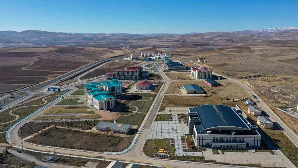BAYBURT ÜNİVERSİTESİ Kampüs Fotoğrafı