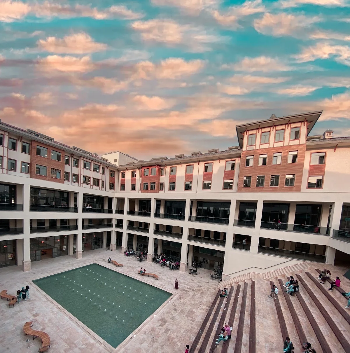 BİRUNİ ÜNİVERSİTESİ Kampüs Fotoğrafı
