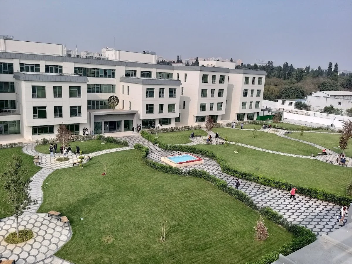 BİRUNİ ÜNİVERSİTESİ Kampüs Fotoğrafı