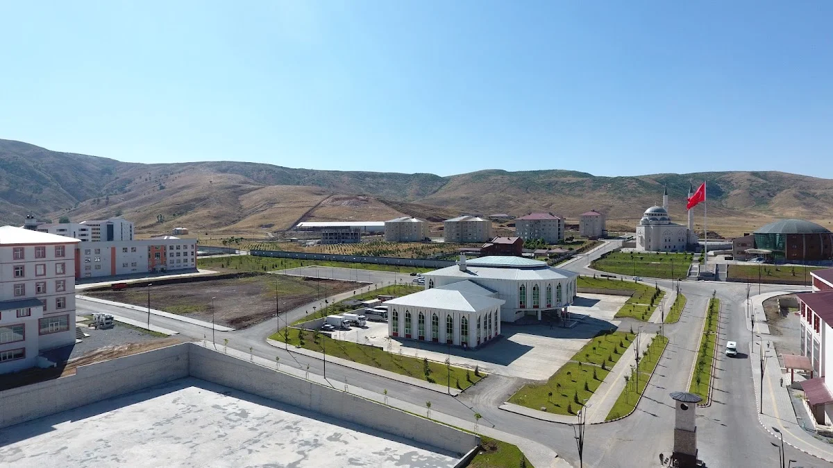 BİTLİS EREN ÜNİVERSİTESİ Kampüs Fotoğrafı