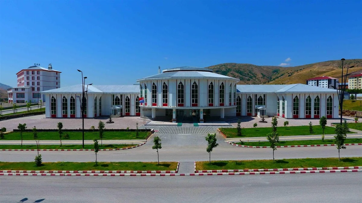BİTLİS EREN ÜNİVERSİTESİ Kampüs Fotoğrafı