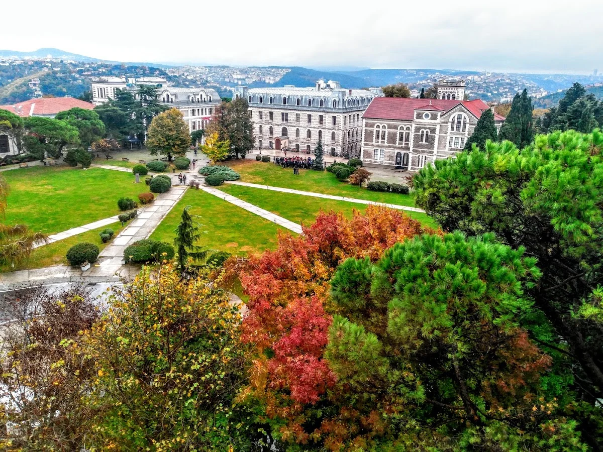 BOĞAZİÇİ ÜNİVERSİTESİ Kampüs Fotoğrafı