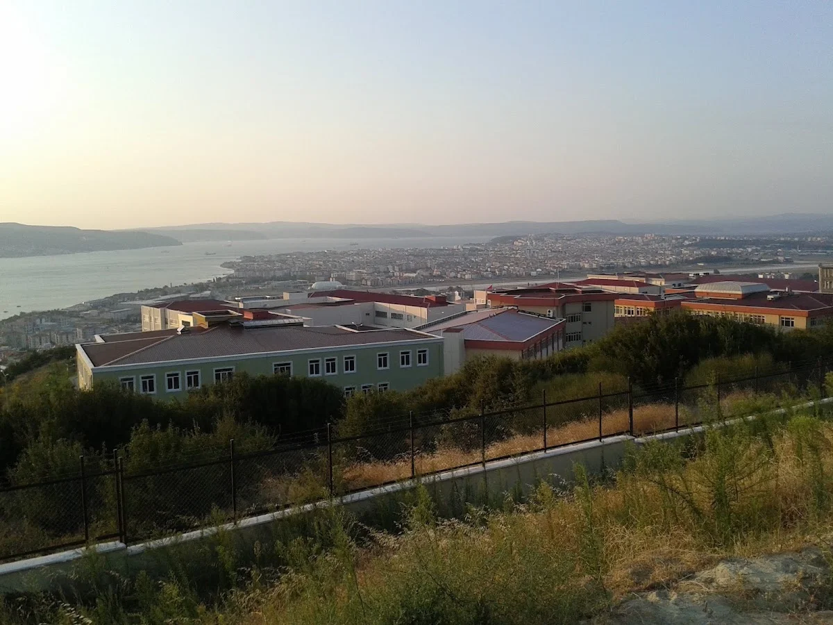 ÇANAKKALE ONSEKİZ MART ÜNİVERSİTESİ Kampüs Fotoğrafı