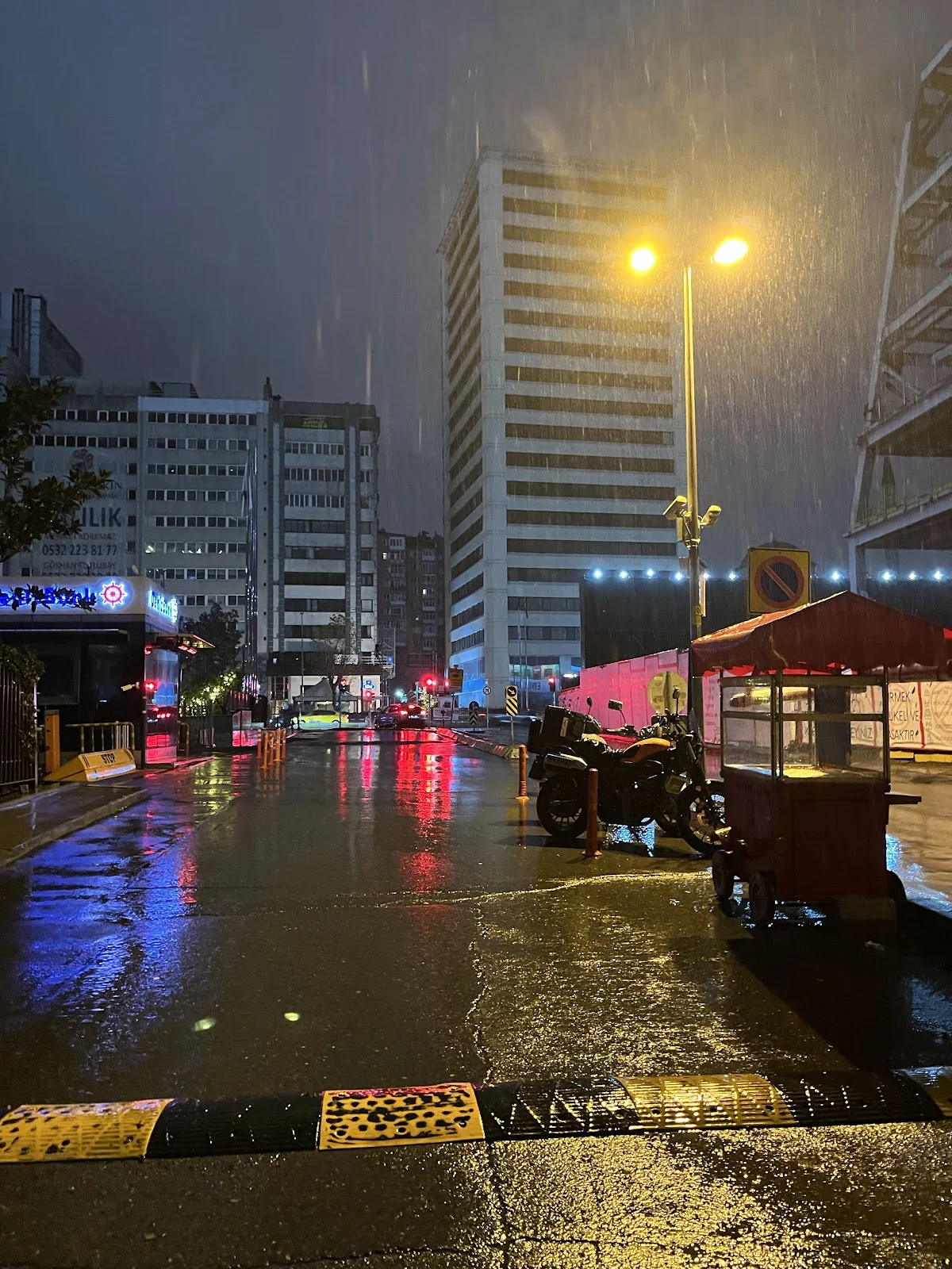 DEMİROĞLU BİLİM ÜNİVERSİTESİ Kampüs Fotoğrafı
