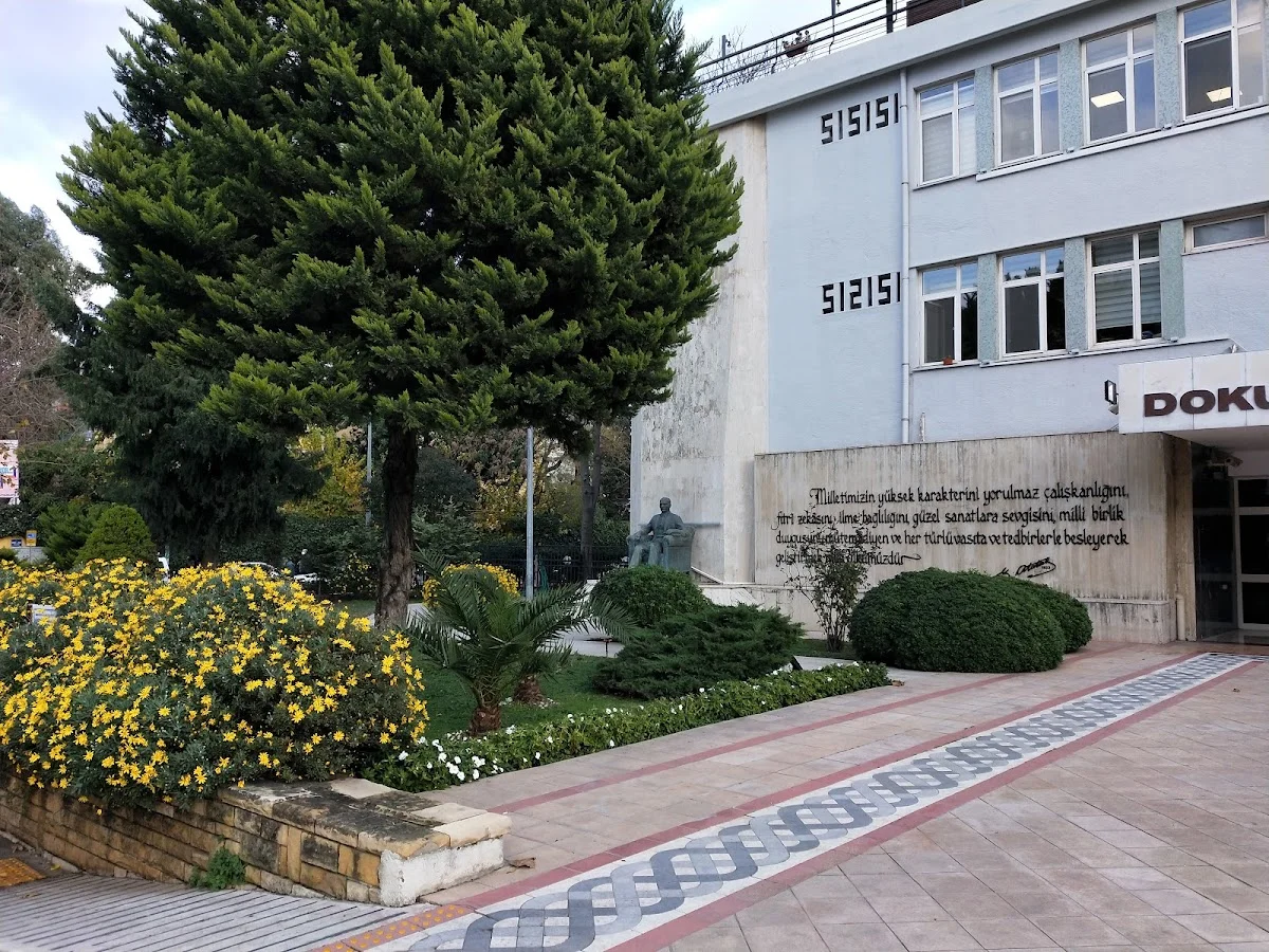 DOKUZ EYLÜL ÜNİVERSİTESİ Kampüs Fotoğrafı