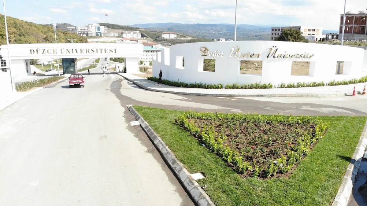 DÜZCE ÜNİVERSİTESİ Kampüs Fotoğrafı