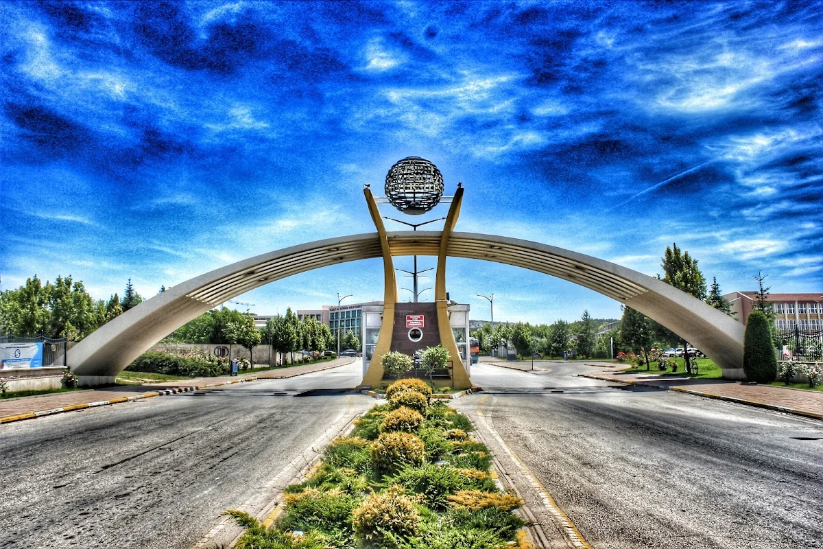 ESKİŞEHİR OSMANGAZİ ÜNİVERSİTESİ Kampüs Fotoğrafı