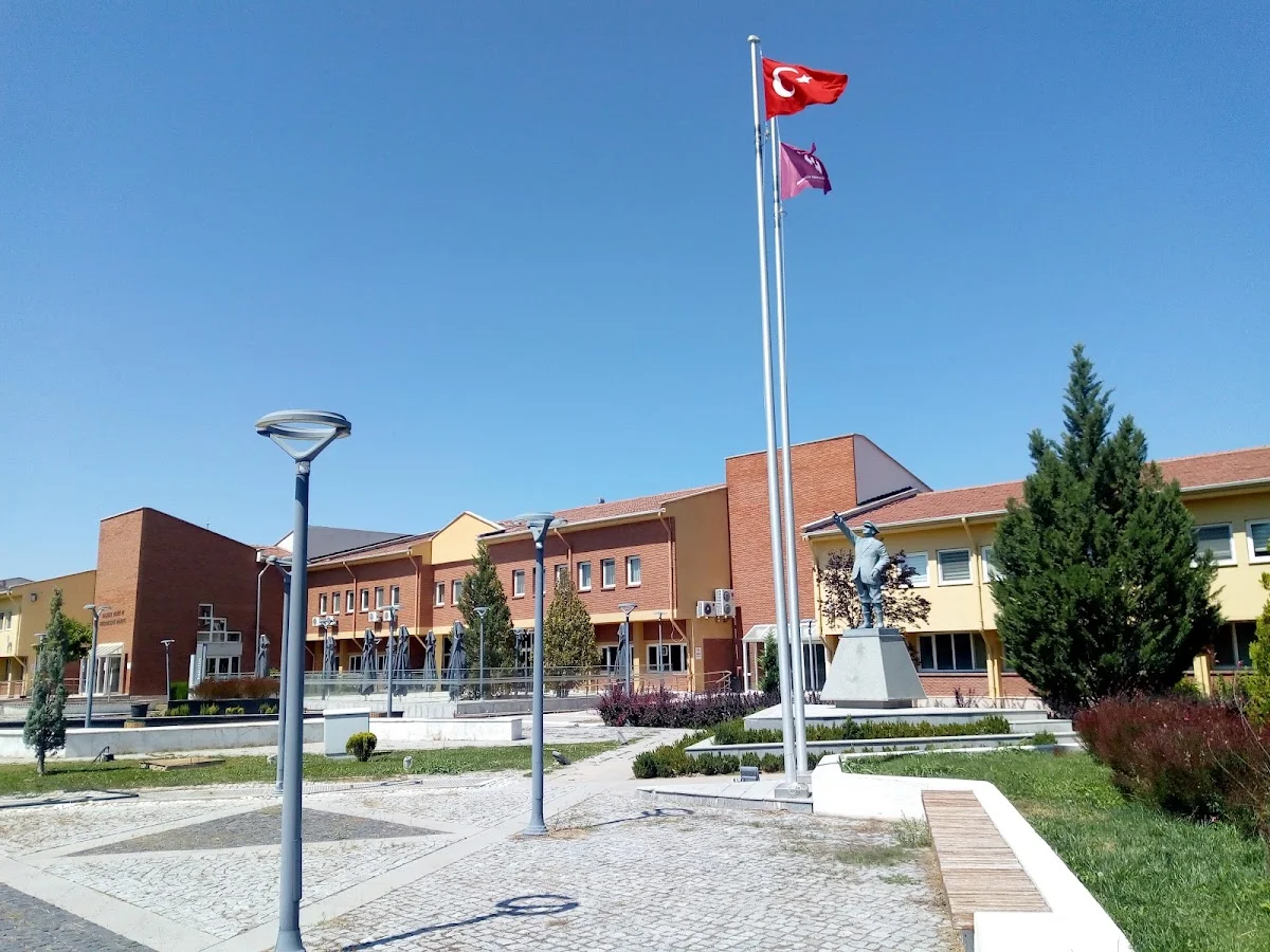 ESKİŞEHİR TEKNİK ÜNİVERSİTESİ Kampüs Fotoğrafı