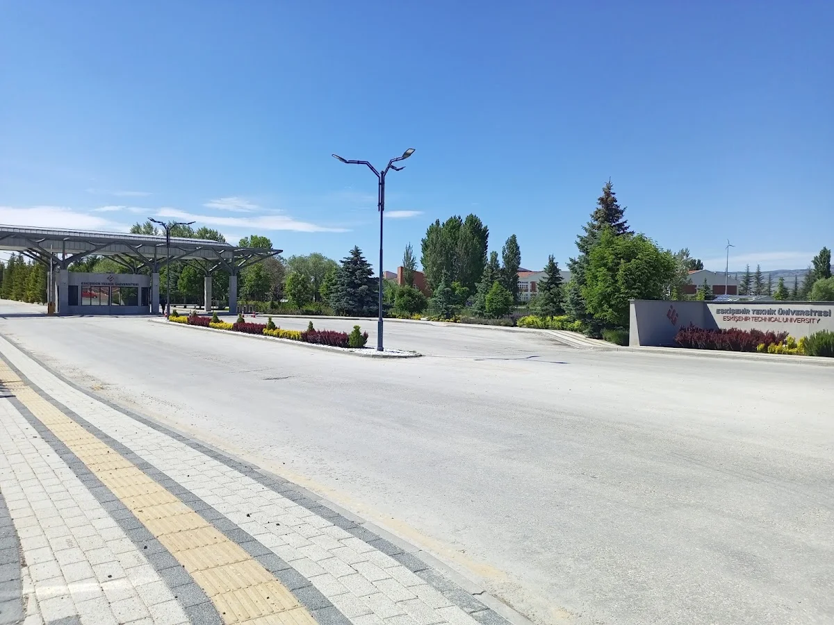 ESKİŞEHİR TEKNİK ÜNİVERSİTESİ Kampüs Fotoğrafı