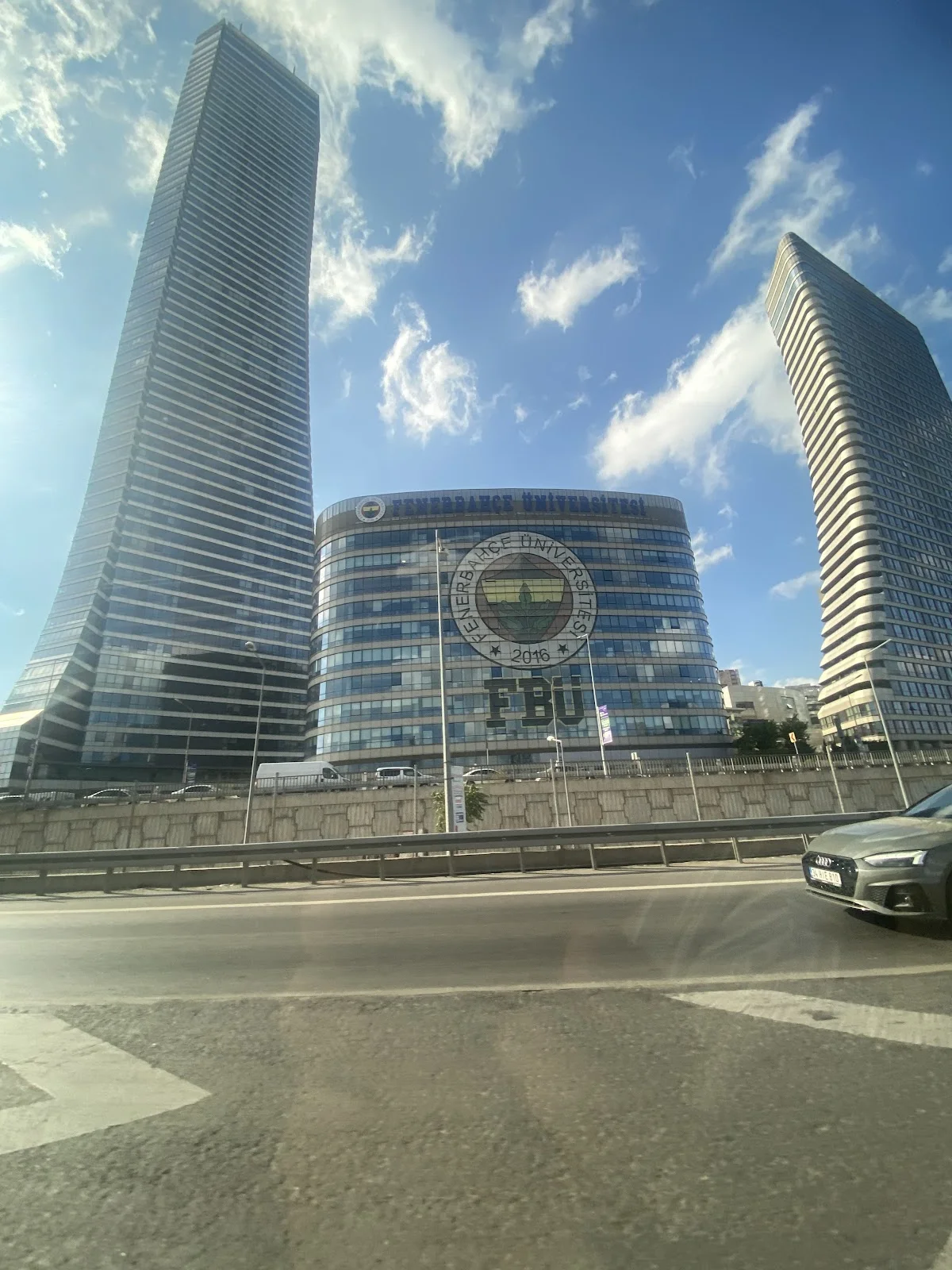 FENERBAHÇE ÜNİVERSİTESİ Kampüs Fotoğrafı