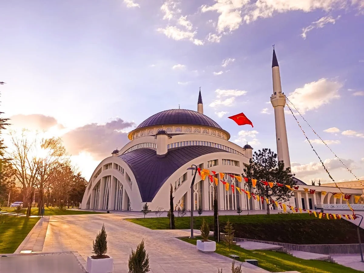 İNÖNÜ ÜNİVERSİTESİ Kampüs Fotoğrafı