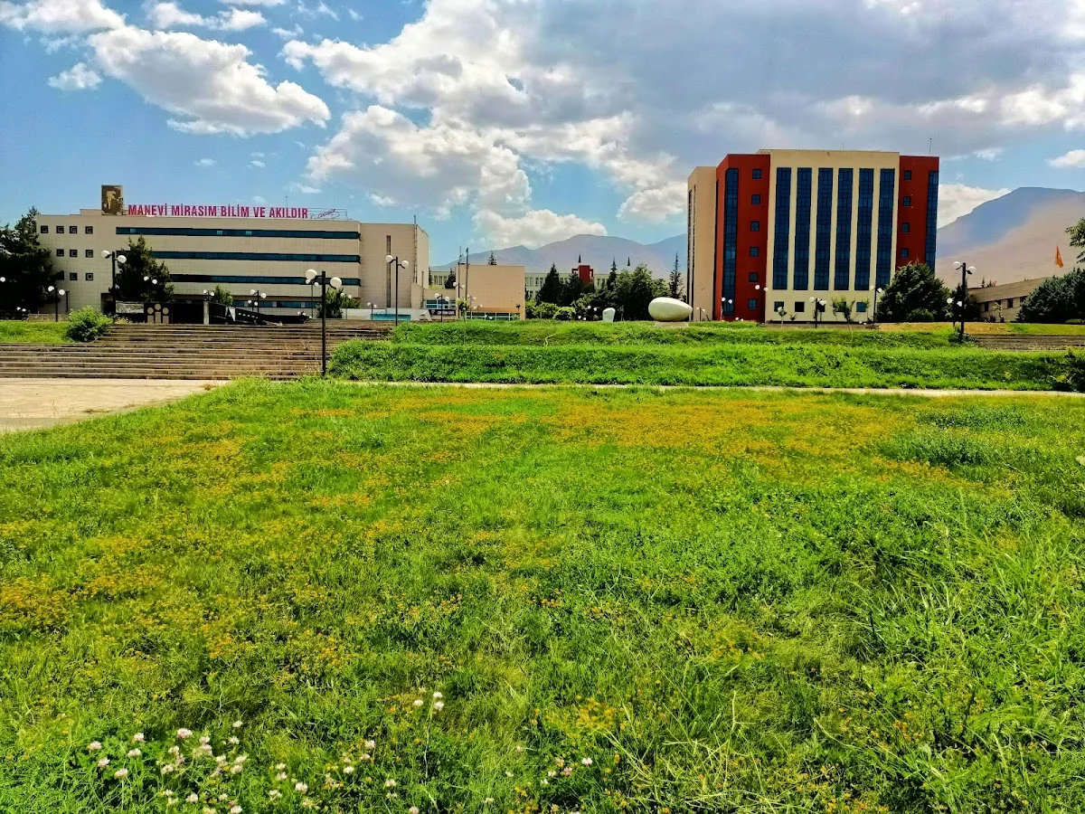 İNÖNÜ ÜNİVERSİTESİ Kampüs Fotoğrafı