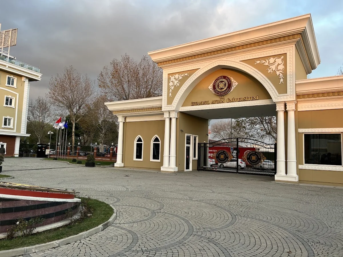İSTANBUL AYDIN ÜNİVERSİTESİ Kampüs Fotoğrafı