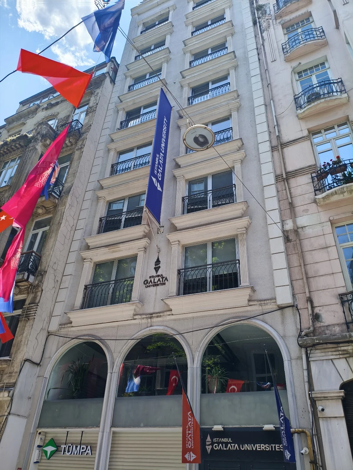 İSTANBUL GALATA ÜNİVERSİTESİ Kampüs Fotoğrafı