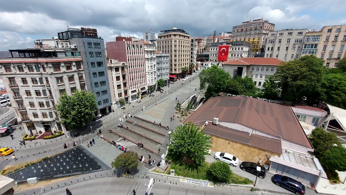 İSTANBUL GALATA ÜNİVERSİTESİ Kampüs Fotoğrafı