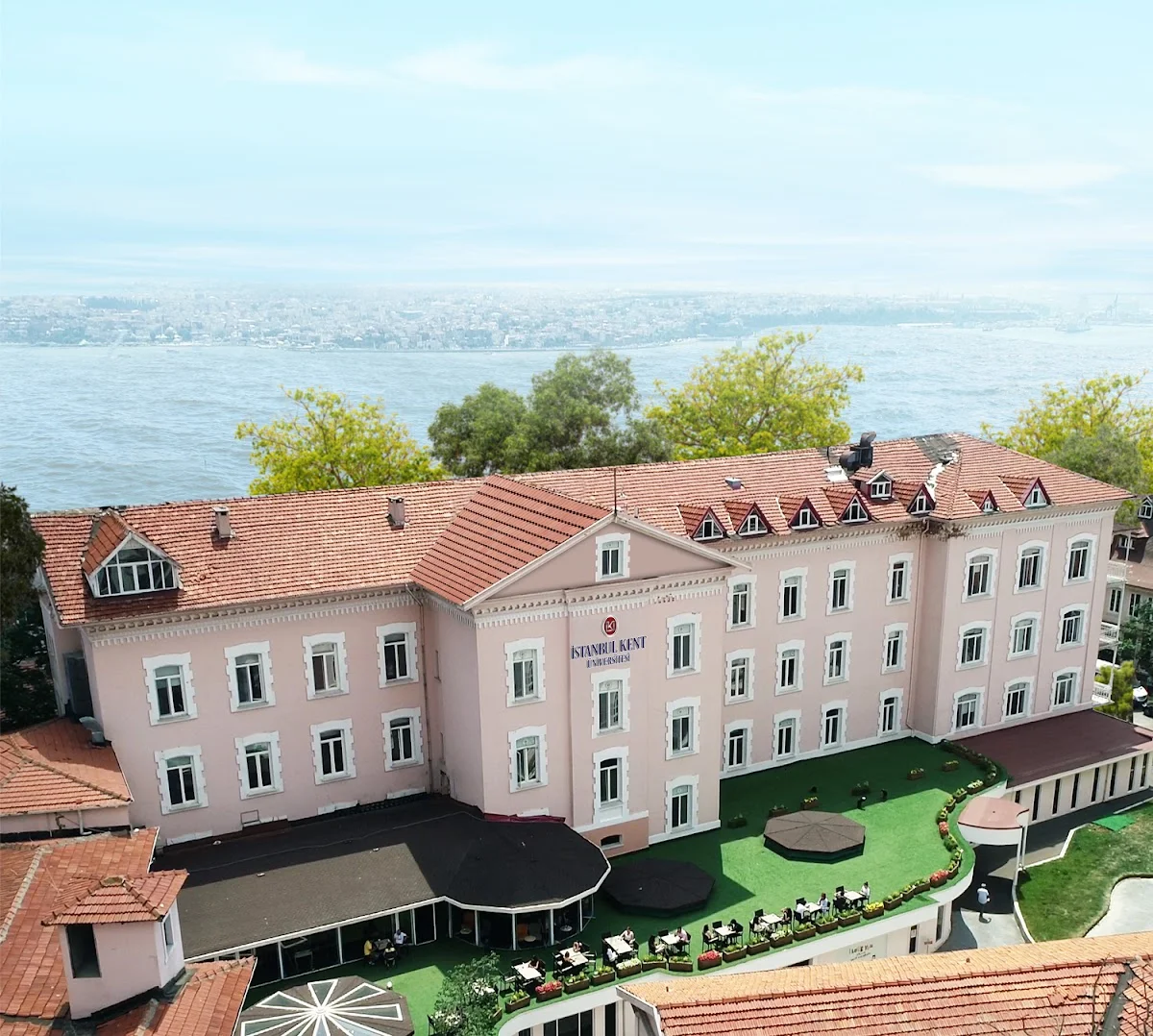 İSTANBUL KENT ÜNİVERSİTESİ Kampüs Fotoğrafı