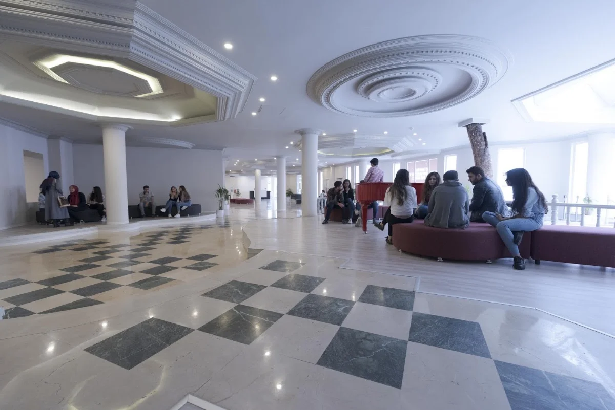 İSTANBUL KENT ÜNİVERSİTESİ Kampüs Fotoğrafı