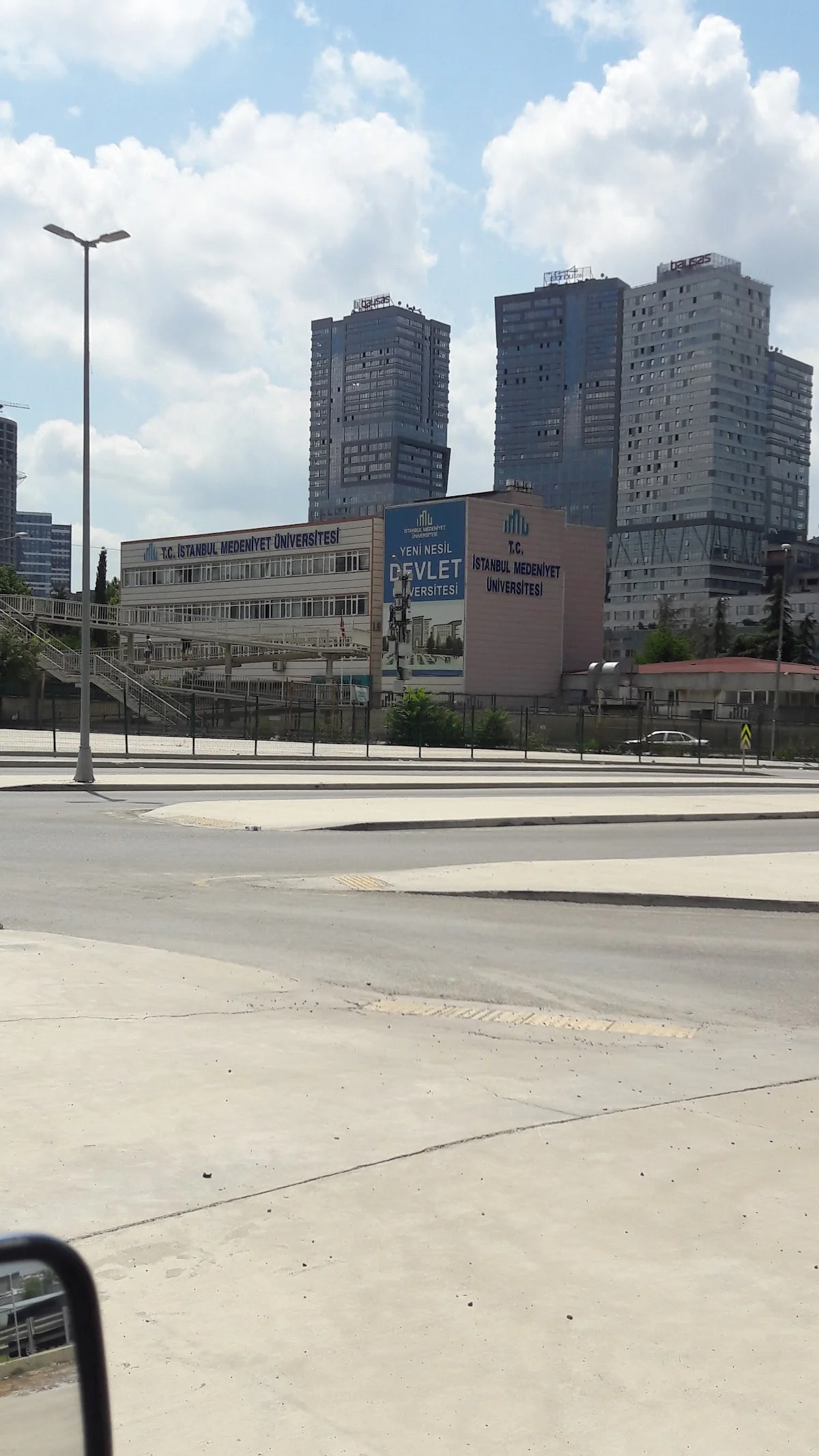 İSTANBUL MEDENİYET ÜNİVERSİTESİ Kampüs Fotoğrafı
