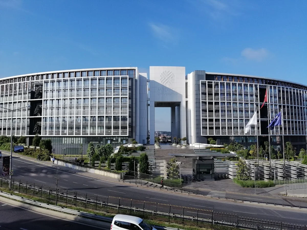 İSTANBUL MEDİPOL ÜNİVERSİTESİ Kampüs Fotoğrafı