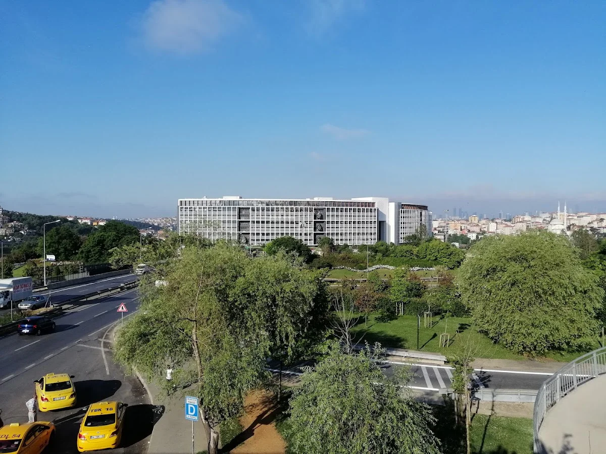 İSTANBUL MEDİPOL ÜNİVERSİTESİ Kampüs Fotoğrafı