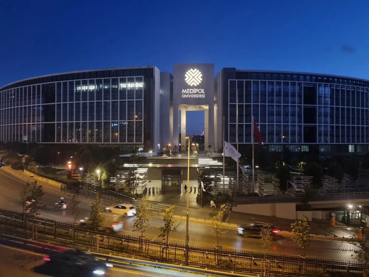 İSTANBUL MEDİPOL ÜNİVERSİTESİ Kampüs Fotoğrafı