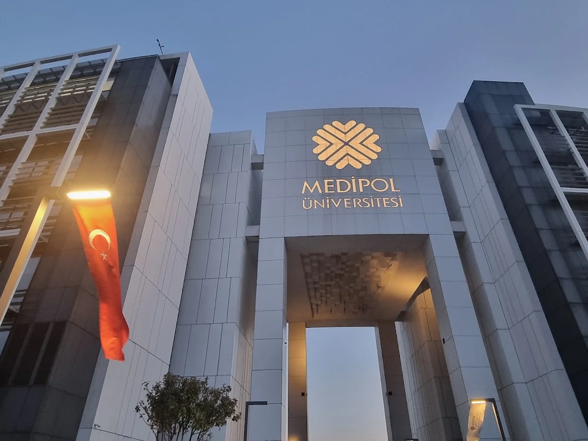 İSTANBUL MEDİPOL ÜNİVERSİTESİ Kampüs Fotoğrafı
