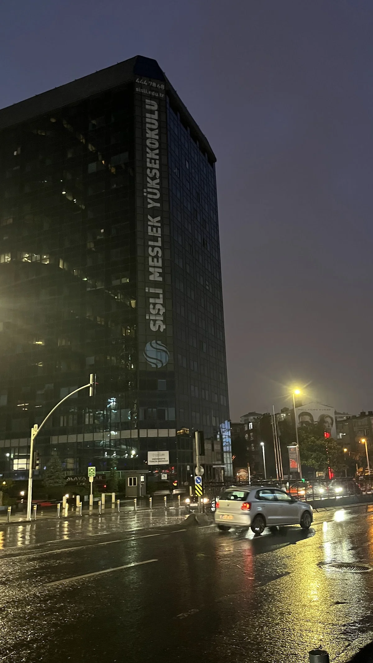 İSTANBUL ŞİŞLİ MESLEK YÜKSEKOKULU Kampüs Fotoğrafı