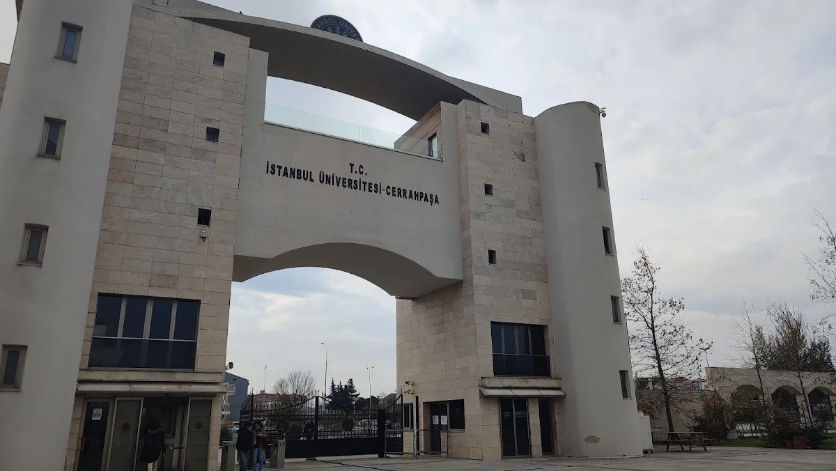 İSTANBUL ÜNİVERSİTESİ-CERRAHPAŞA Kampüs Fotoğrafı