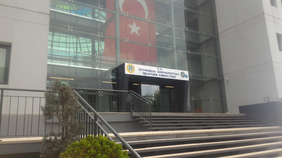 İSTANBUL ÜNİVERSİTESİ-CERRAHPAŞA Kampüs Fotoğrafı