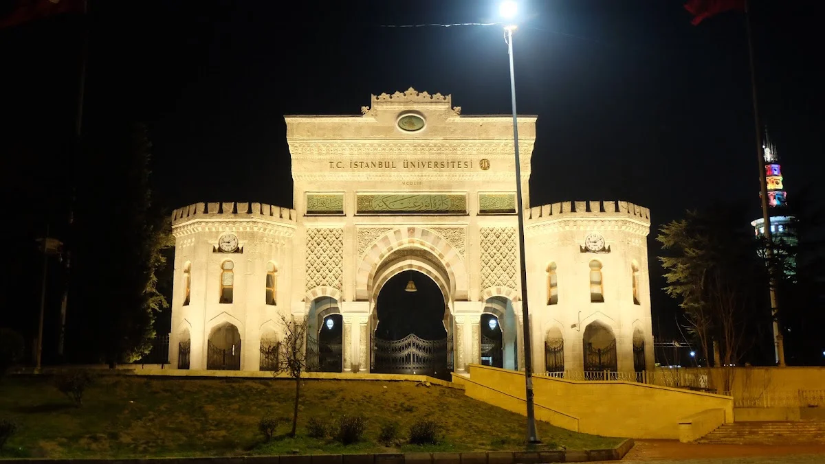İSTANBUL ÜNİVERSİTESİ Kampüs Fotoğrafı