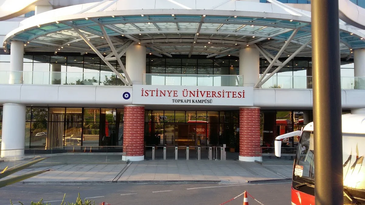 İSTİNYE ÜNİVERSİTESİ Kampüs Fotoğrafı
