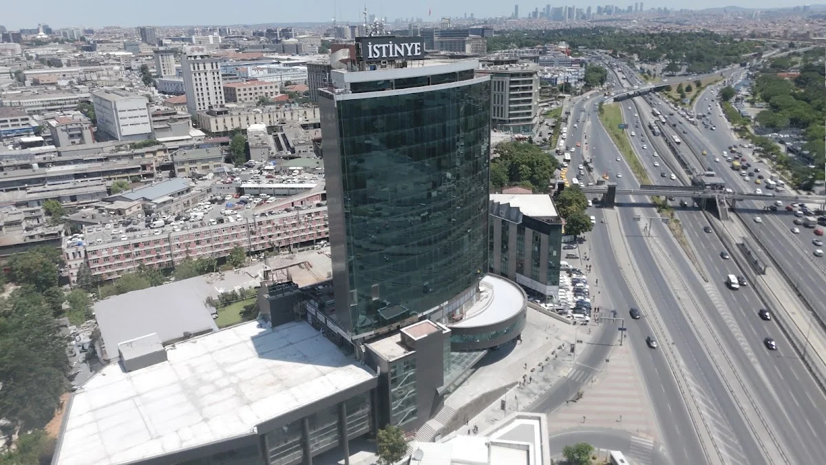 İSTİNYE ÜNİVERSİTESİ