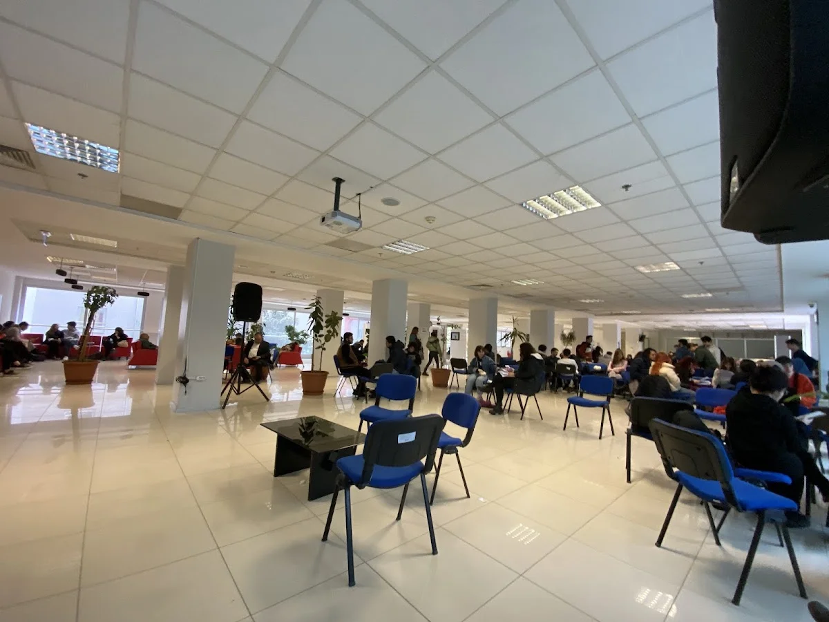 İZMİR DEMOKRASİ ÜNİVERSİTESİ Kampüs Fotoğrafı