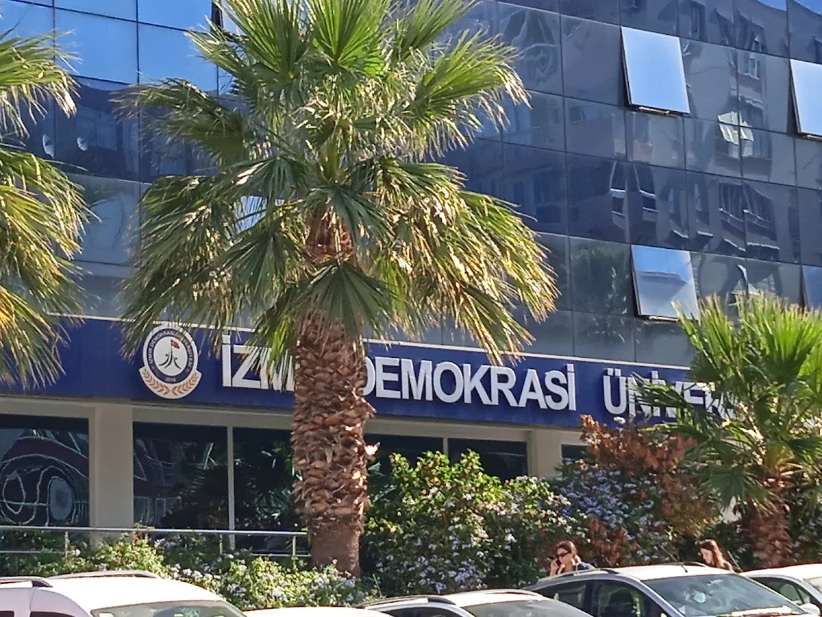 İZMİR DEMOKRASİ ÜNİVERSİTESİ Kampüs Fotoğrafı