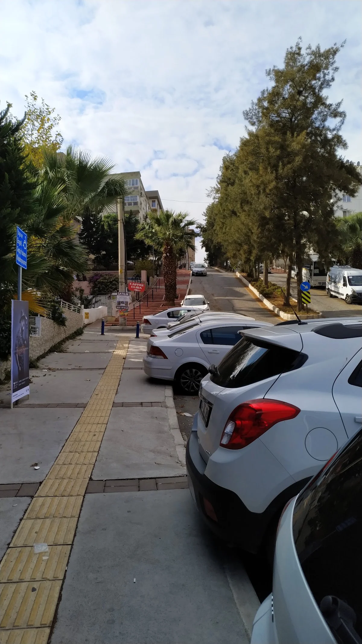 İZMİR DEMOKRASİ ÜNİVERSİTESİ Kampüs Fotoğrafı