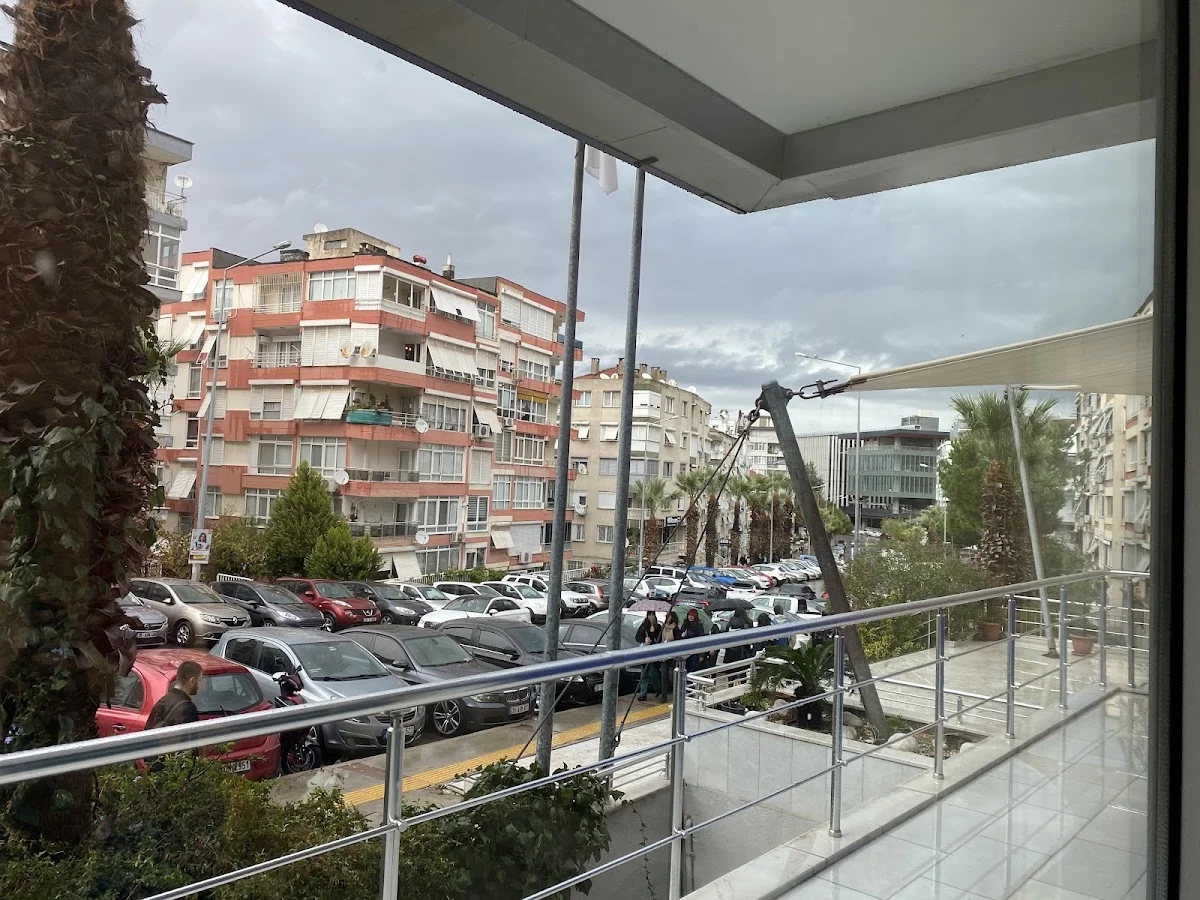 İZMİR DEMOKRASİ ÜNİVERSİTESİ Kampüs Fotoğrafı