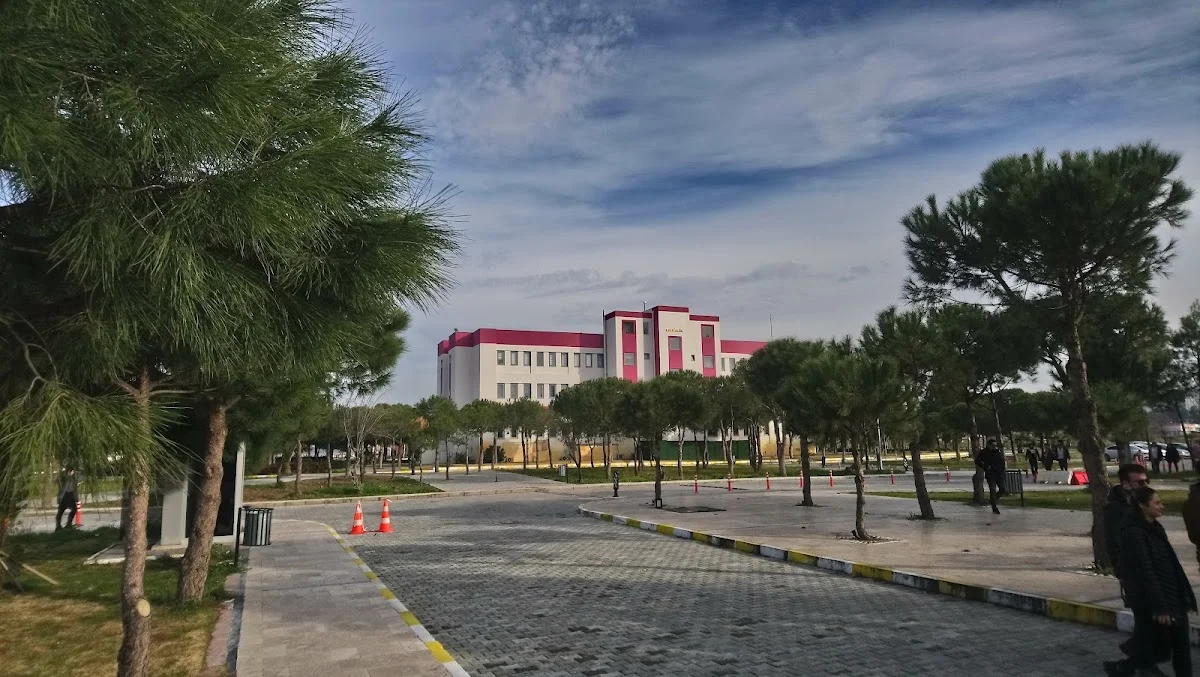 İZMİR KATİP ÇELEBİ ÜNİVERSİTESİ Kampüs Fotoğrafı