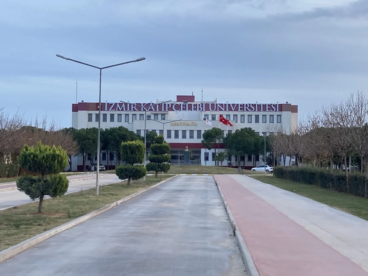 İZMİR KATİP ÇELEBİ ÜNİVERSİTESİ Kampüs Fotoğrafı