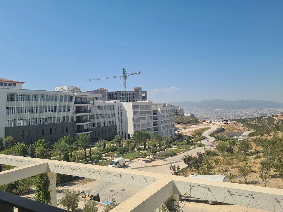 İZMİR TINAZTEPE ÜNİVERSİTESİ Kampüs Fotoğrafı