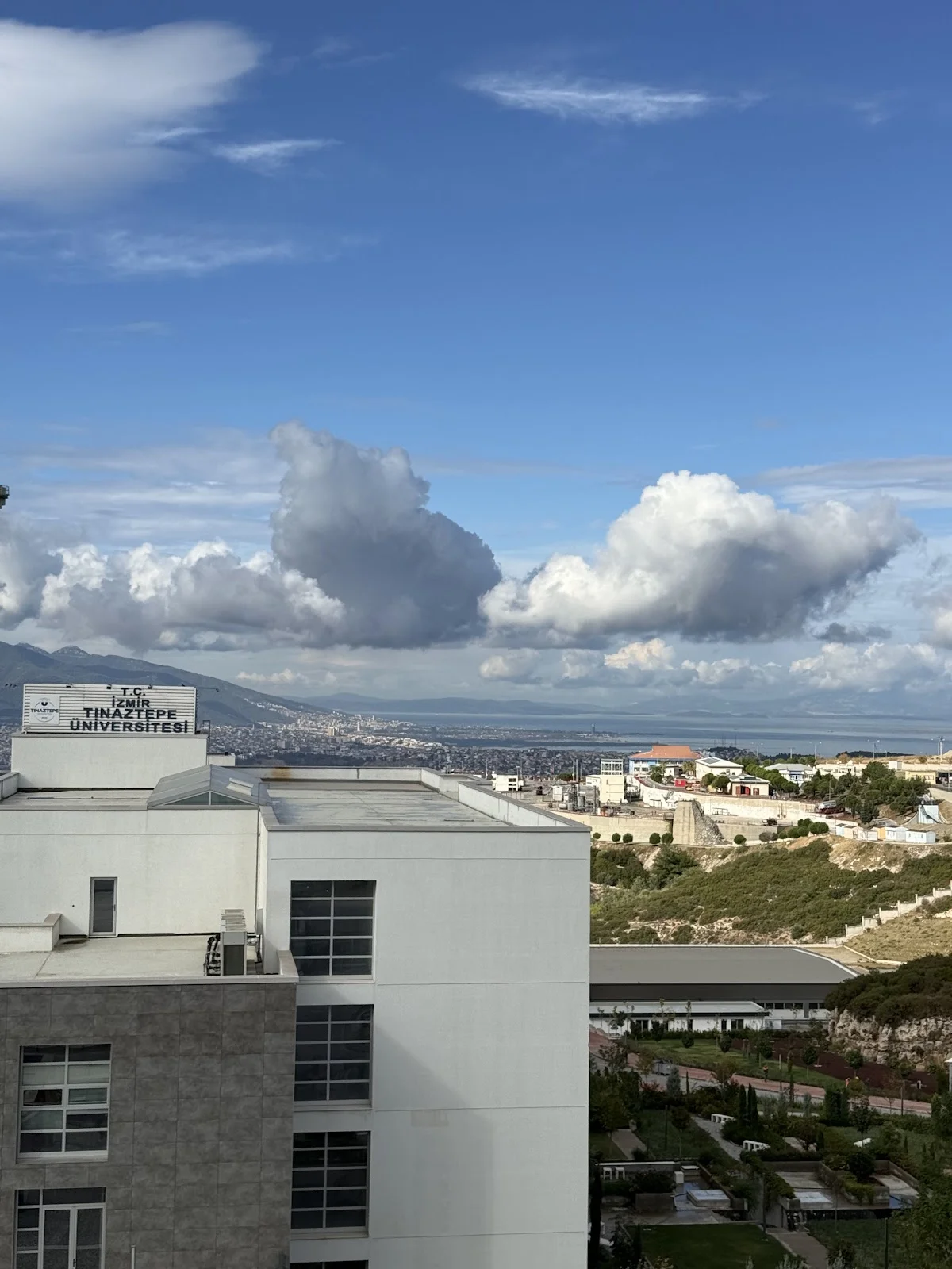 İZMİR TINAZTEPE ÜNİVERSİTESİ Kampüs Fotoğrafı