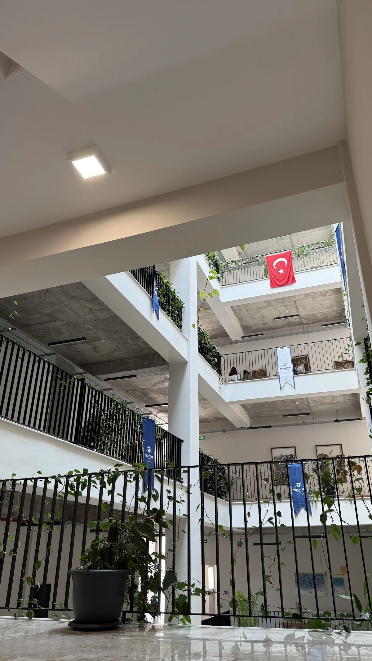İZMİR TINAZTEPE ÜNİVERSİTESİ Kampüs Fotoğrafı
