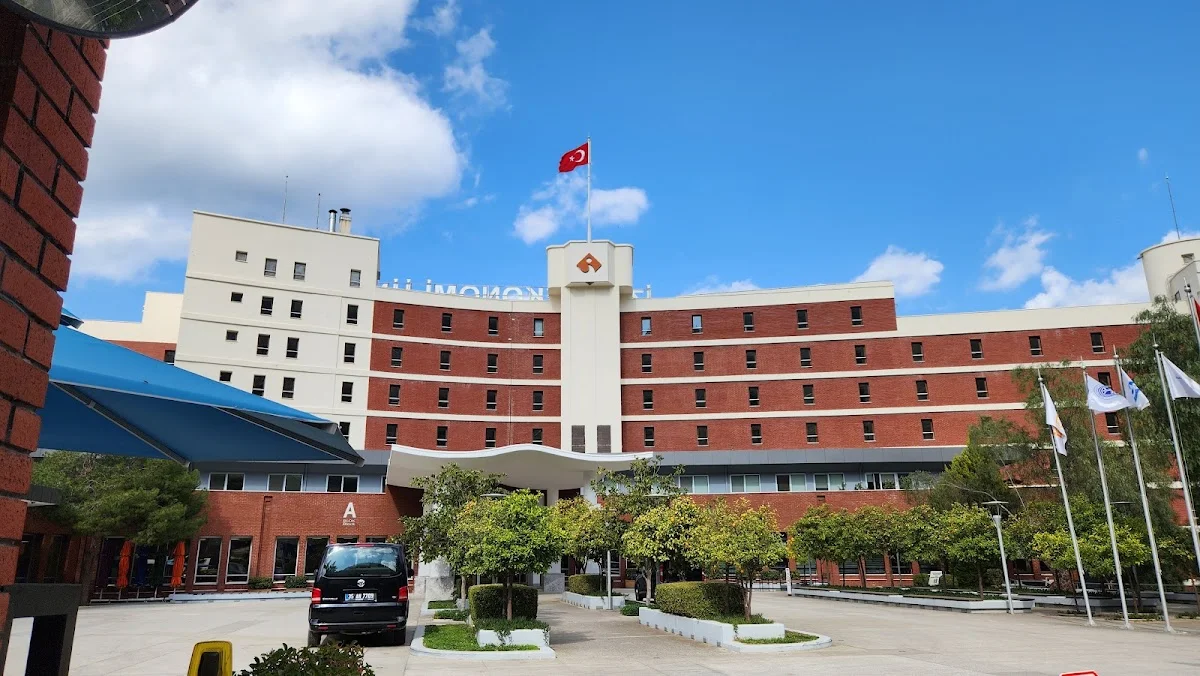 İZMİR EKONOMİ ÜNİVERSİTESİ Kampüs Fotoğrafı